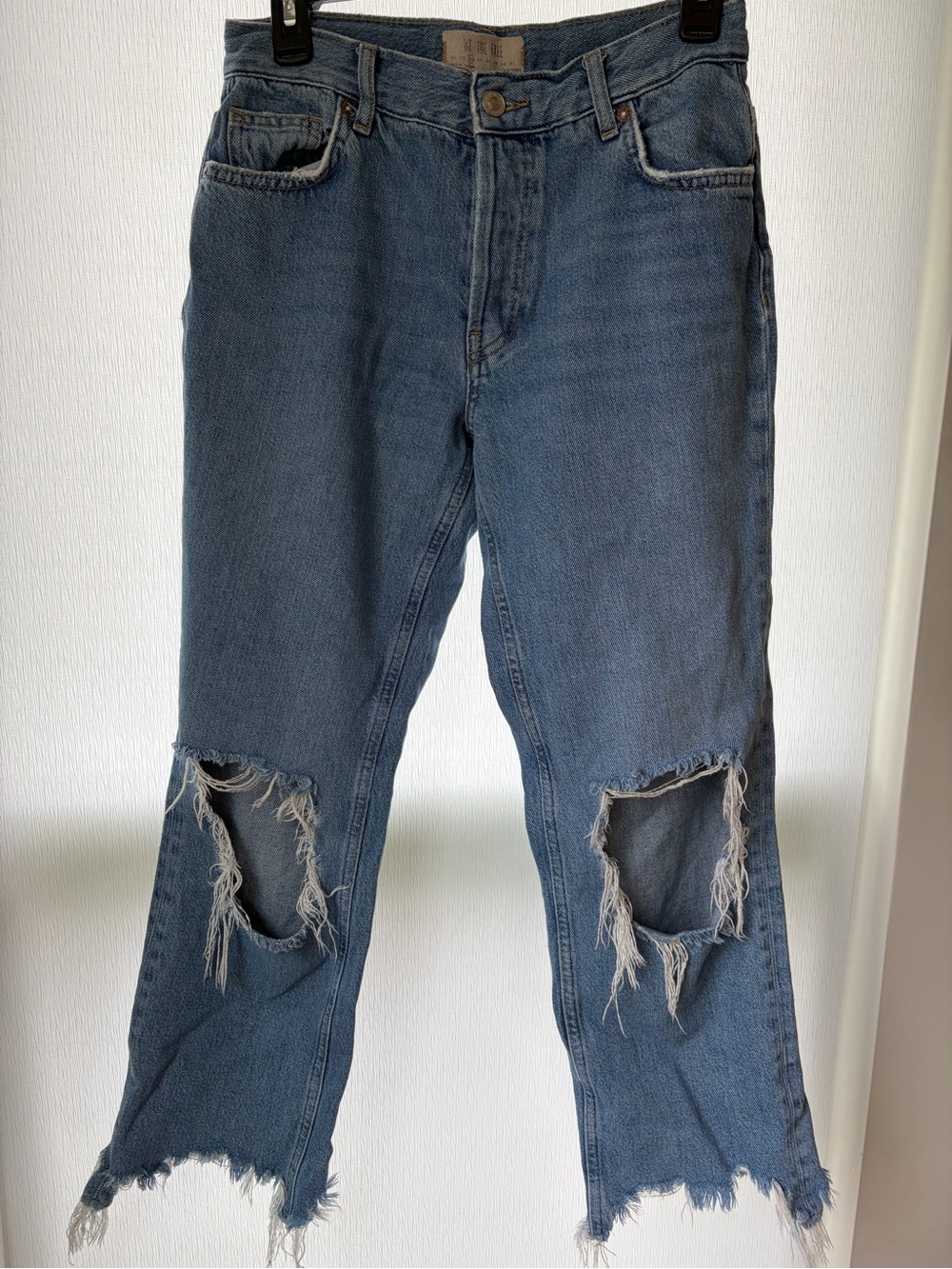 We The Free Women’s Sz 26 Distressed Straight Jeans